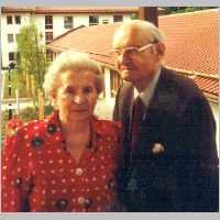 001-1077 Dr. med. Guenter Wins mit seiner Frau Lore, geb. Morgenroth aus Allenburg am 3.8.2002, dem Tag ihrer Diamantenen Hochzeit.jpg
